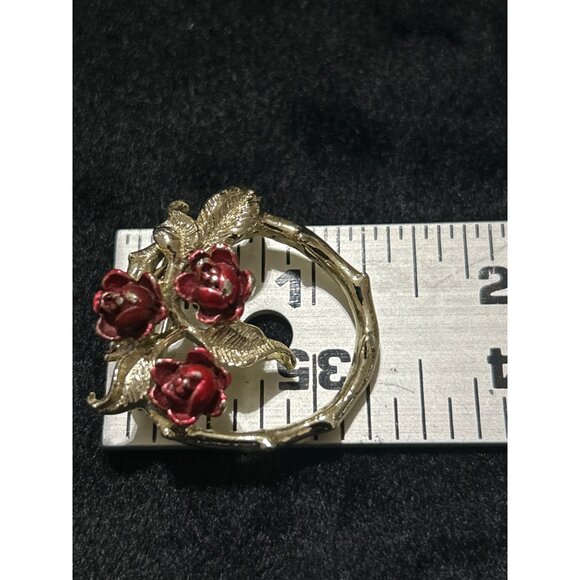 Vintage Gerrys Gold-Tone Circle Pin W/ Red Enamel Roses & Leaves - Picture 6 of 7
